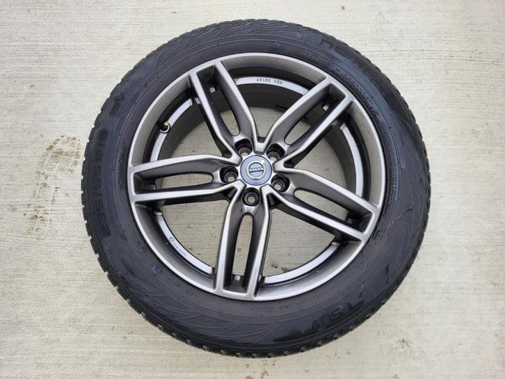 Volvo Winterbanden op velg origineel Volvo, Auto-onderdelen, Banden en Velgen, Velg(en), Winterbanden, 19 inch, 235 mm, Gebruikt