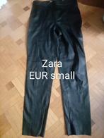Pantalon simili cuir noir Zara small, Maat 36 (S), Zwart, Ophalen