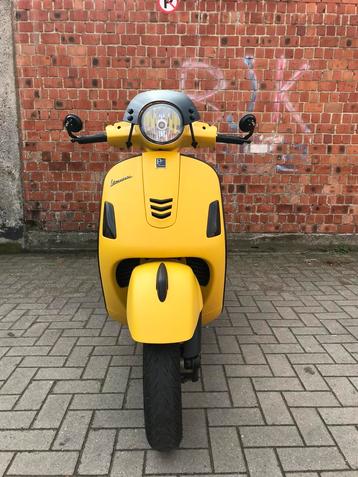 Vespa gts sport spiegels  beschikbaar voor biedingen