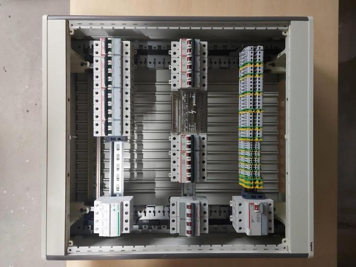 Zekeringkast Legrand, Doe-het-zelf en Bouw, Elektriciteit en Kabels, Zo goed als nieuw, Overige typen, Ophalen
