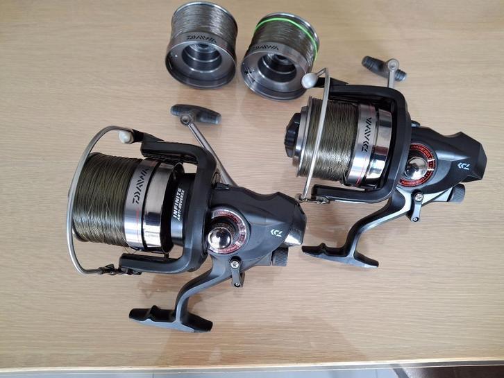 2 daiwa karpmolens  windcast br 5500lda, Watersport en Boten, Hengelsport | Karpervissen, Zo goed als nieuw, Molen, Ophalen