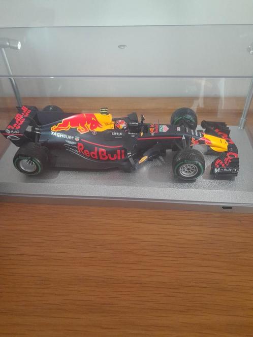 Max Verstappen RB van China 2017 met miniatuur helm, Verzamelen, Automerken, Motoren en Formule 1, Zo goed als nieuw, Ophalen of Verzenden