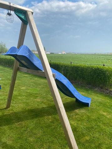 Glijbaan blauw beschikbaar voor biedingen
