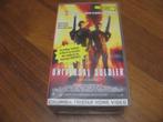UNIVERSAL SOLDIER VHS série limitée 2 cassettes, Cd's en Dvd's, VHS | Film, Vanaf 16 jaar, Ophalen of Verzenden, Zo goed als nieuw