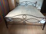 bed smeedijzer + lattenbodem, Ophalen, Overige materialen, Zo goed als nieuw, 200 cm