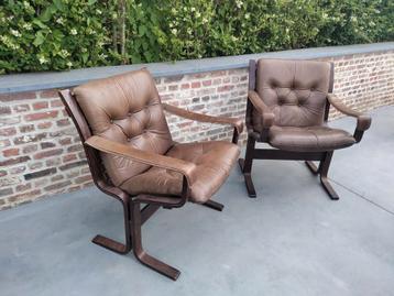 Vintage fauteuils beschikbaar voor biedingen