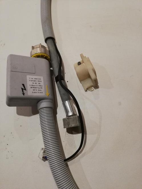 Miele  wasmachine toevoerslang, Elektronische apparatuur, Onderdelen en Toebehoren, Zo goed als nieuw, Ophalen of Verzenden