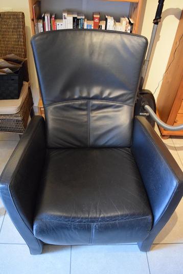 Fauteuil noir en cuir beschikbaar voor biedingen