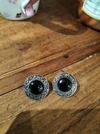 Nieuwe Zilverkleurige zwarte steen oorbellen, Ophalen of Verzenden, Zo goed als nieuw