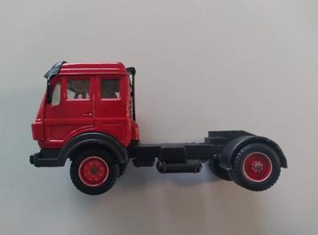 Solido vintage - Tracteur Mercedes-Benz - Roues rouges