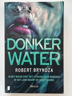 Robert Bryndza - Donker water, Ophalen of Verzenden, Zo goed als nieuw, Robert Bryndza