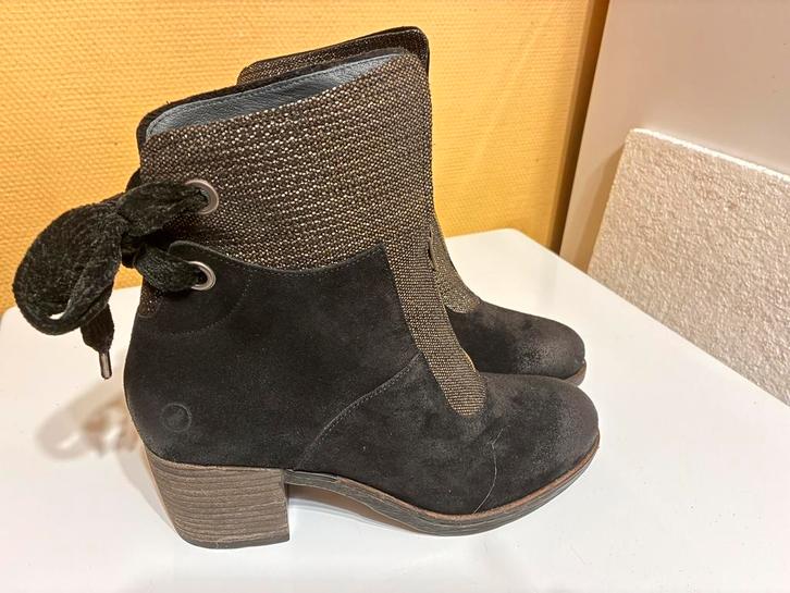 Dames enkellaarsjes in zwarte daim, Kleding | Dames, Schoenen, Zo goed als nieuw, Zwart, Ophalen of Verzenden