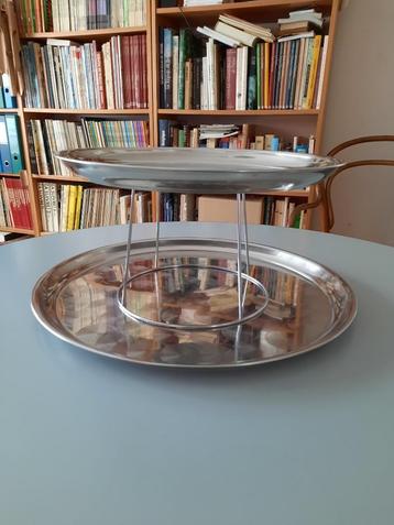 2 schalen voor zeevruchten (40 cm en 49,50 cm) en 1 steun beschikbaar voor biedingen