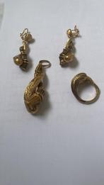 Ensemble en or 18 carats bague T58 boucles pensetif 31 gr, Handtassen en Accessoires, Hangers, Ophalen of Verzenden, Zo goed als nieuw