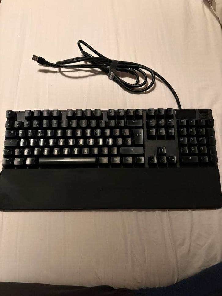 Steelseries Apex 7 (interrupteur rouge) AZERTY, Informatique & Logiciels, Claviers, Utilisé, Azerty, Filaire, Ergonomique, Repliable