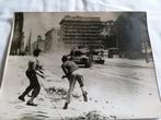 Oude persfoto arbeidersopstand Berlijn 1953, Verzamelen, Foto's en Prenten, Gebruikt, Foto, 1940 tot 1960, Buitenland