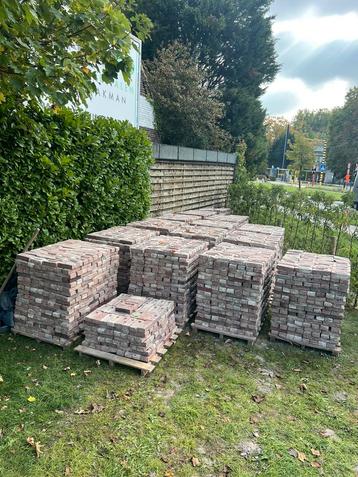 Gevelstenen 10650stuks 14,5 palletten beschikbaar voor biedingen