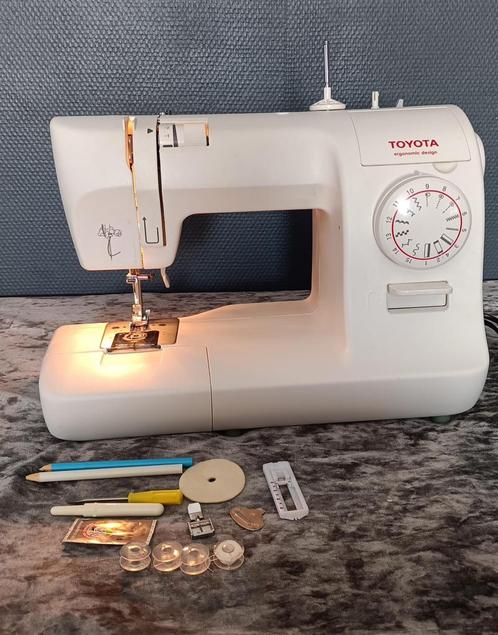 TOYOTA SPA 15 naaimachine met accessoires., Hobby en Vrije tijd, Naaimachines en Toebehoren, Gebruikt, Naaimachine, Overige merken
