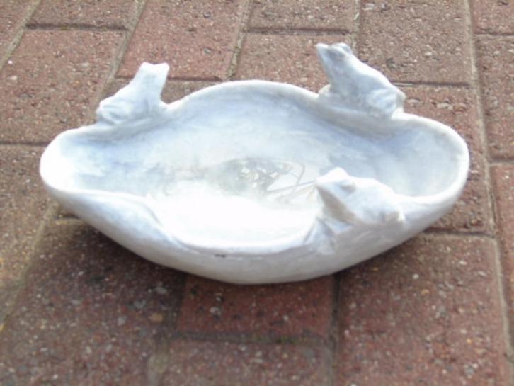 statue murale bain d oiseaux en pierre avec grenouilles, Jardin & Terrasse, Décoration murale de jardin, Comme neuf, Enlèvement ou Envoi