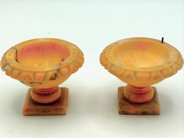 2 Italiaanse alabaster vogelbadjes beschikbaar voor biedingen