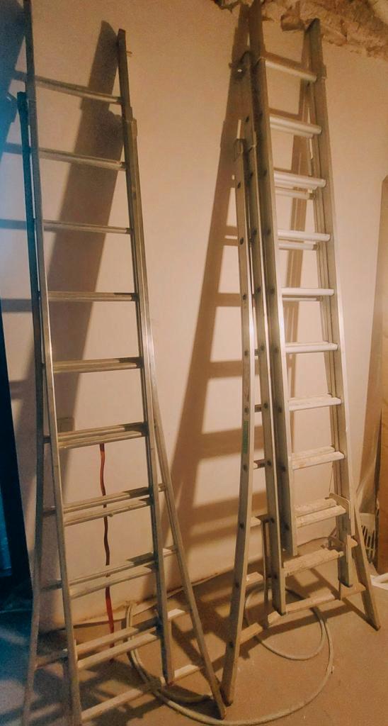 À vendre : 2 échelles à rallonge — marque Solide, profession, Bricolage & Construction, Échelles & Escaliers, Comme neuf, Échelle