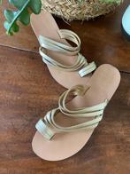 Aparte gouden leren slippers Kurt Geiger London mt 39 i.g.st, Slippers, Overige kleuren, Ophalen of Verzenden, Zo goed als nieuw