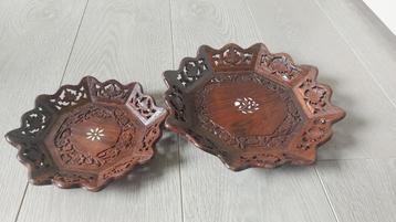2 houten vintage schalen  beschikbaar voor biedingen