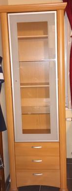 Vitrinekast met onder schuiven, Ophalen