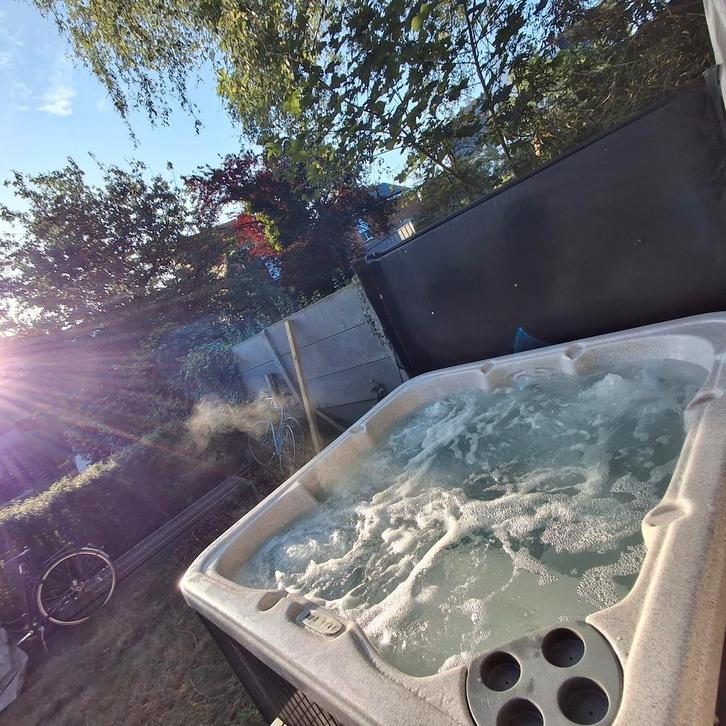 Jacuzzi OneDimension, Tuin en Terras, Bubbelbaden en Hottubs, Gebruikt, Afdekzeil, Filter, Trap, Ophalen