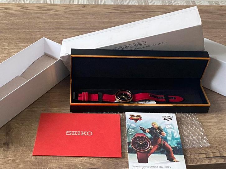 Seiko 5 Sports Streetfigjter Ken Model ( Limited Edition ), Handtassen en Accessoires, Horloges | Heren, Nieuw, Polshorloge, Seiko