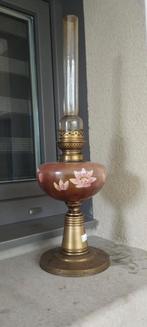 Ancienne lampe à pétrole  Décor floral Verre peint, Antiquités & Art, Enlèvement ou Envoi