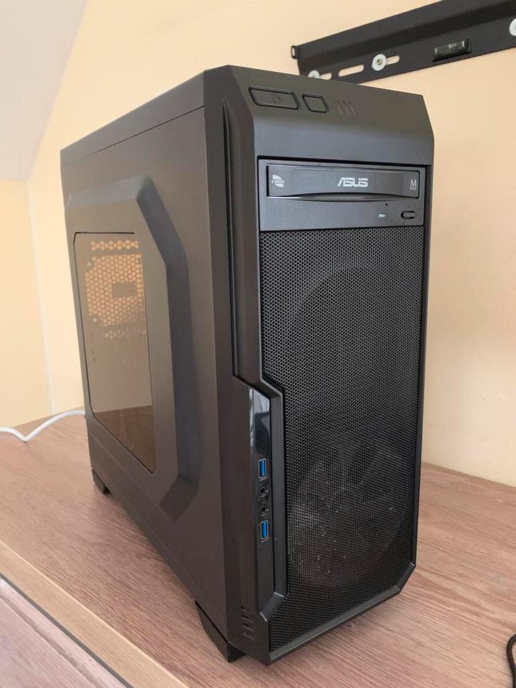 gaming pc, Computers en Software, Computerbehuizingen, Zo goed als nieuw, Ophalen