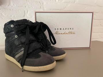 Trendy Dames sneaker in leder & suède beschikbaar voor biedingen