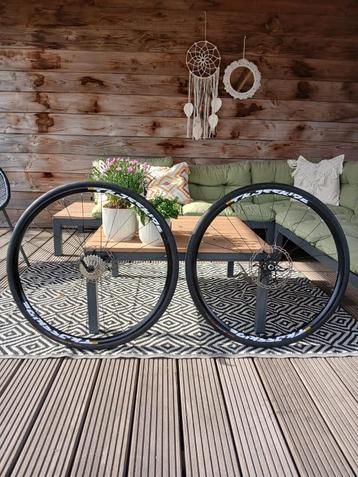 Mavic crossride wielenset / schijfremmen/ bandjes/opbergzak beschikbaar voor biedingen