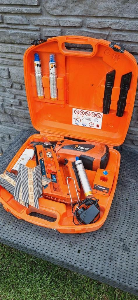 PASLODE IM 100i spijkermachine - Nagelpistool, Doe-het-zelf en Bouw, Gereedschap | Overige machines, Zo goed als nieuw, Ophalen