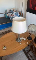 Witte tafellamp, Ophalen
