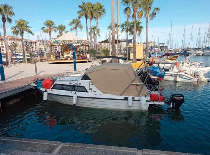 Bateau cabine 5m90 moteur in-bord et hors-bord., Watersport en Boten, Speedboten, Gebruikt, 3 tot 6 meter, Diesel, 70 tot 120 pk