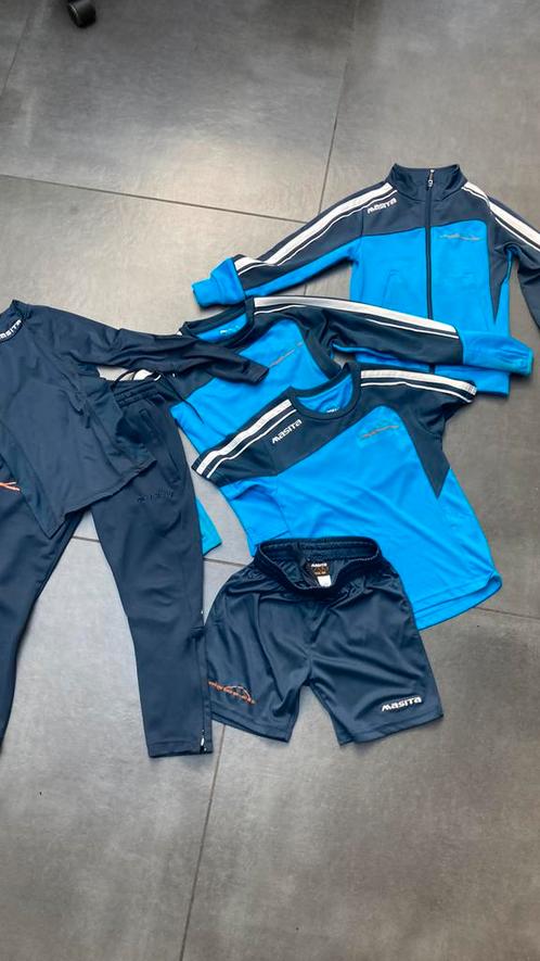 Nr 62: Volledig voetbaltenu maat 128 en maat 140 Masita, Kinderen en Baby's, Kinderkleding | Maat 128, Gebruikt, Jongen of Meisje