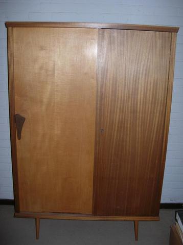 KLEERKAST vintage jaren '60 beschikbaar voor biedingen