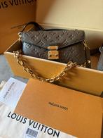Louis Vuitton Tas pochette metis east west monogram Smoke, Enlèvement ou Envoi, Neuf, Beige, Sac à bandoulière