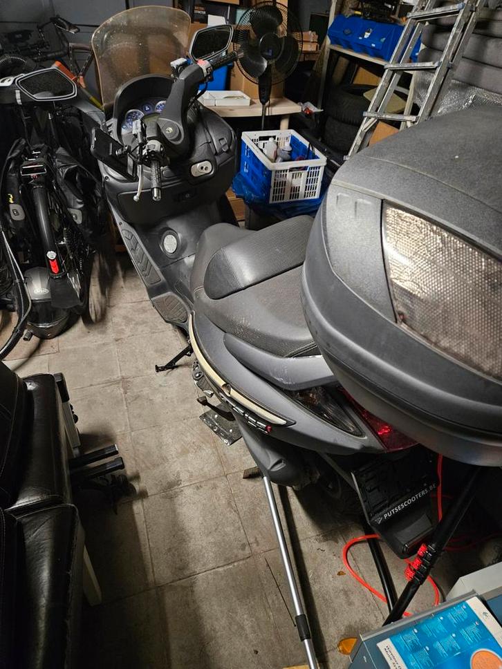 Sym 125 cc GTS evo avec permis de conduire B, Vélos & Vélomoteurs, Scooters | SYM, Enlèvement