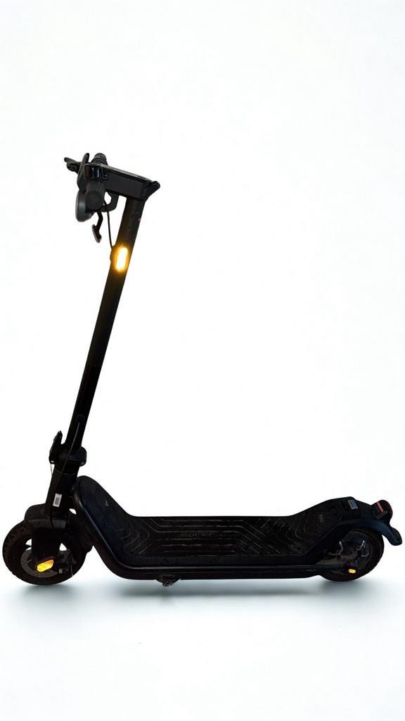 Niu KQi3 Sport zwarte elektrische scooter, Fietsen en Brommers, Steps, Zo goed als nieuw, Ophalen of Verzenden