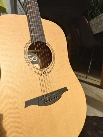 guitare tramontane comme neuve beschikbaar voor biedingen