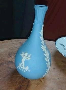 Wedgwood Jasperware 13 cm hoog lichtblauw, Antiek en Kunst, Antiek | Vazen, Ophalen of Verzenden
