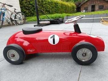 Retro loopwagentje beschikbaar voor biedingen