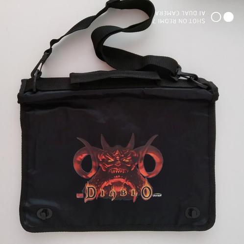 Collector vintage : Besace/serviette DIABLO (Blizzard Entert, Bijoux, Sacs & Beauté, Sacs | Sacs à bandoulière, Neuf, Autres marques