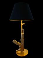 1 serie Philippe Starck AK47 Gun table lamp Flos Satin Gold, Maison & Meubles, Enlèvement ou Envoi, Utilisé, Autres matériaux