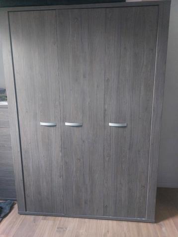 Jeugdslaapkamer beschikbaar voor biedingen