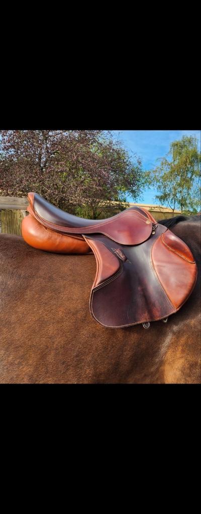 Zaldi springzadel bruin 18inch, Dieren en Toebehoren, Paarden en Pony's | Zadels, Zo goed als nieuw, Ophalen of Verzenden