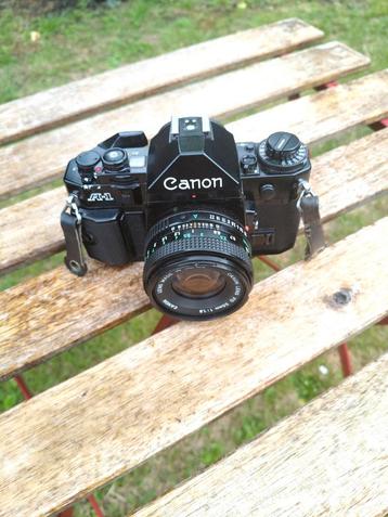Canon SLR analoog camera met 50mm f1.8 lens beschikbaar voor biedingen